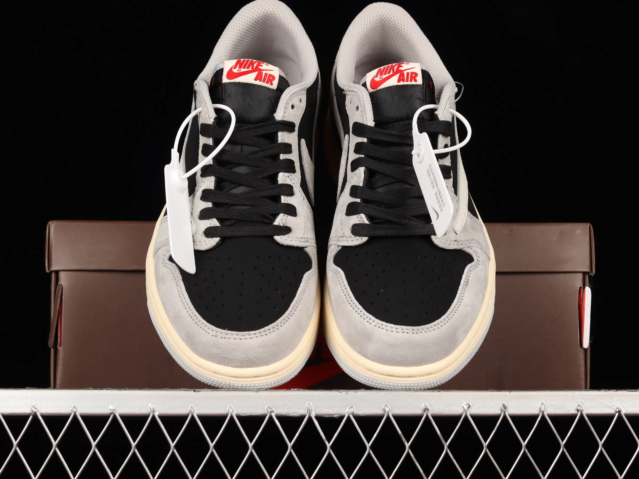 All categories Air Jordan Jordan series basketball shoes Air Jordan 1 Low Travis Scott x Air Jordan 1 Low OG AJ1 Joe 1 white black gray barb joint casual sports basketball shoes DM7866-010